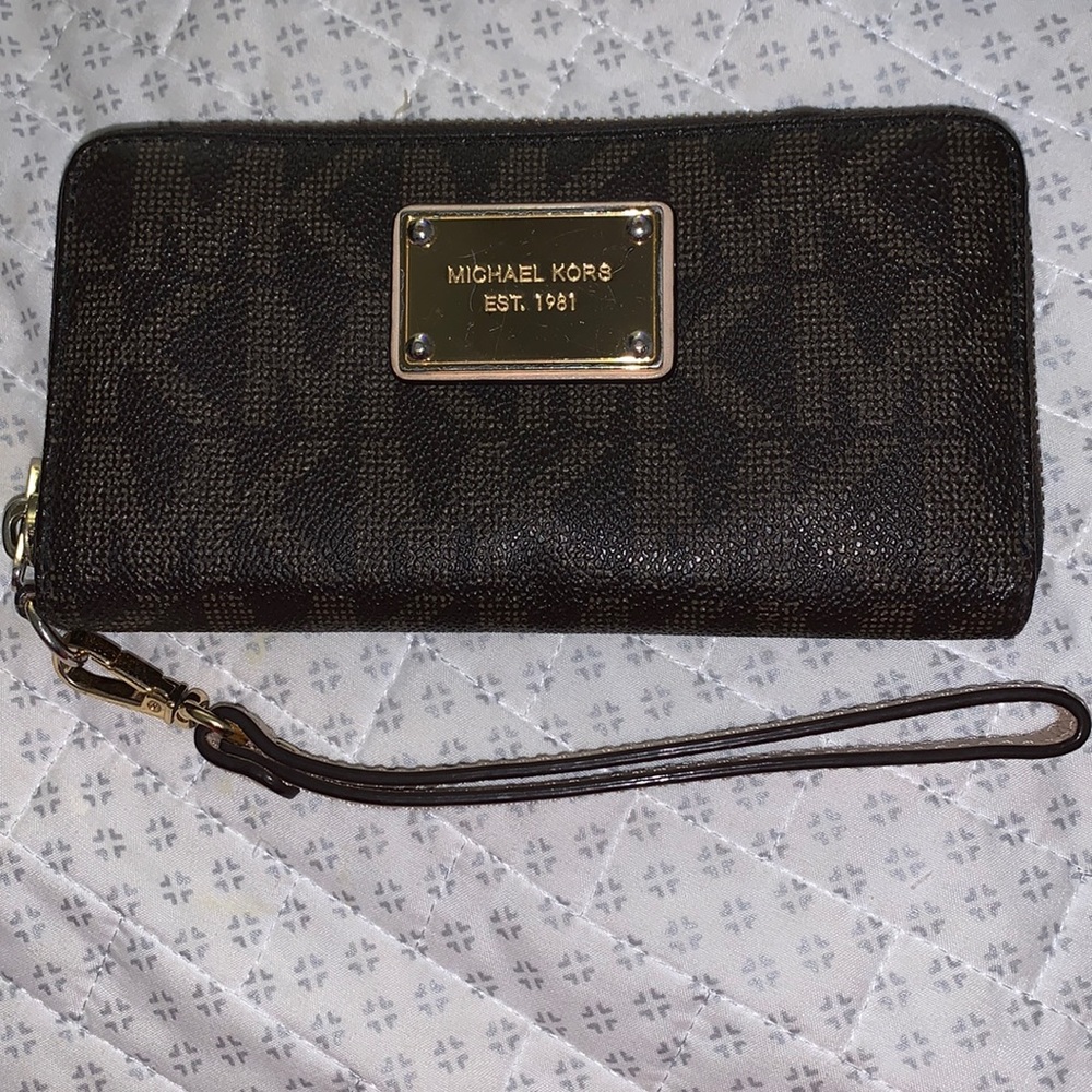 Michael Kors Wristlet Wallet